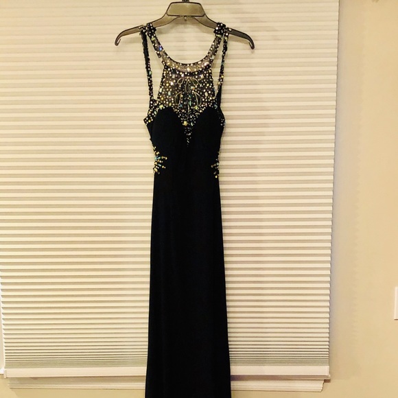 Gown - Picture 1 of 3